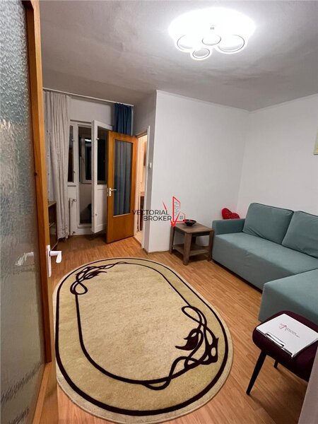 Garsoniera Titan, Piata Minis, bloc curat 1985, 10 minute metrou